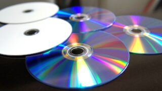 【CD/DVDの捨てかた】燃えるゴミ?プラゴミ?実はブックオフがサステナブル!
