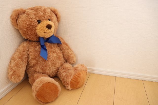 【ぬいぐるみの捨てかた】燃えるゴミで本当にいいの？手放す時にできること