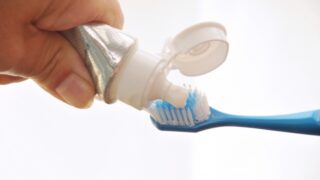 【歯磨き粉の捨てかた】容器包装プラなのに燃えるごみ？ 正しい分別とサステナブルな選択肢