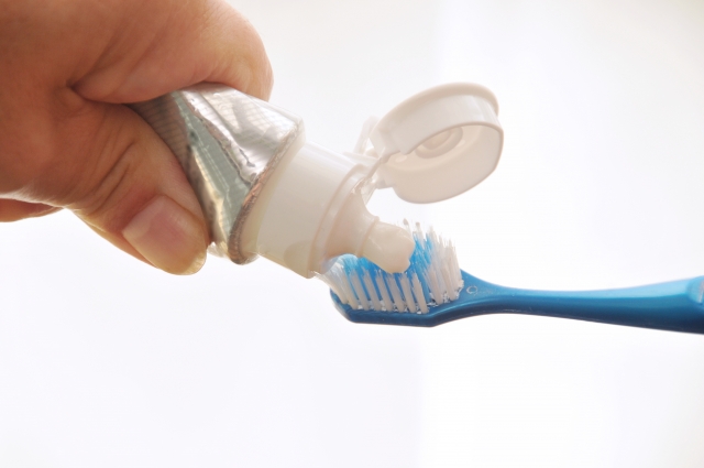 【歯磨き粉の捨てかた】容器包装プラなのに燃えるごみ？ 正しい分別とサステナブルな選択肢