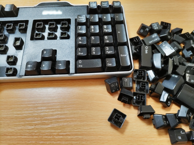 分解されたキーボード