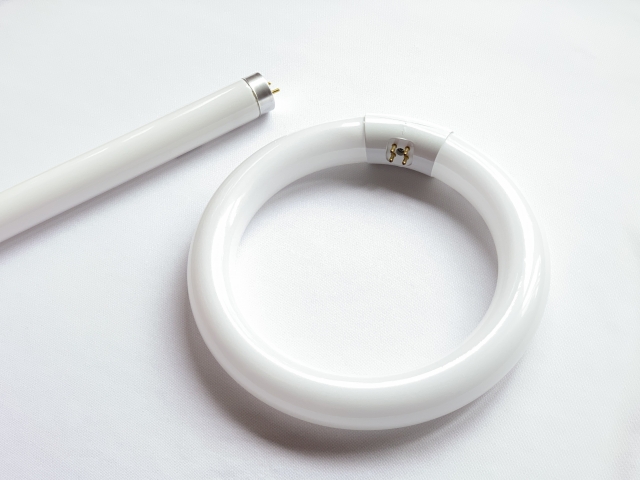 【蛍光灯の捨てかた】分別ルール・回収方法・LED化のすすめまで徹底解説