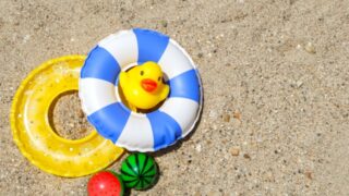 【夏のビニール製品の捨てかた】浮き輪・ビニールプールは何ごみ?より良い手放しかたを考えよう