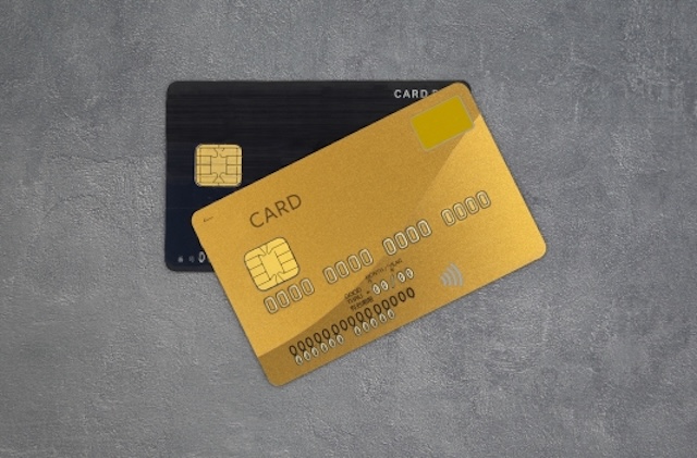 【クレジットカードの捨てかた】そのまま捨てていいの？安全に、正しく